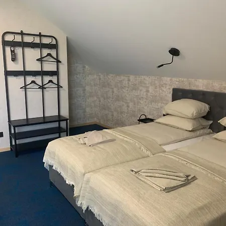 Naktsmitne - Fisers Hotel Viesite